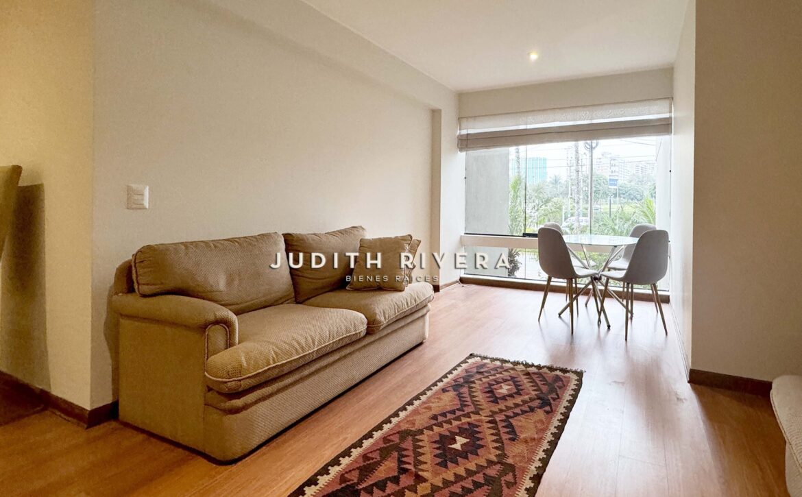 Sala y comedor con vista a Av. Aurelio Miró Quesada, San Isidro
