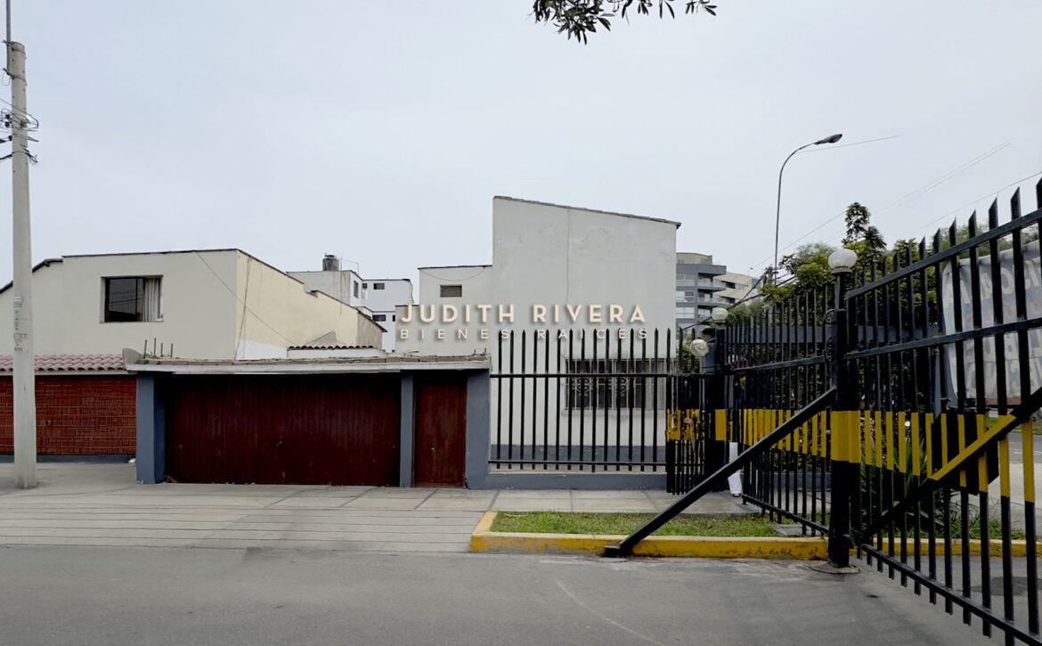 Vista del lote vacío del terreno en venta en Casuarinas, Surco