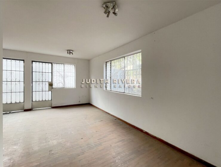 Vista lateral del terreno en venta en Casuarinas, Surco, colindante con Calle Los Alerces