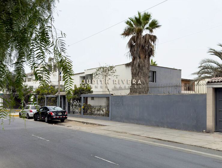 Vista diagonal del terreno en venta en Casuarinas, Surco