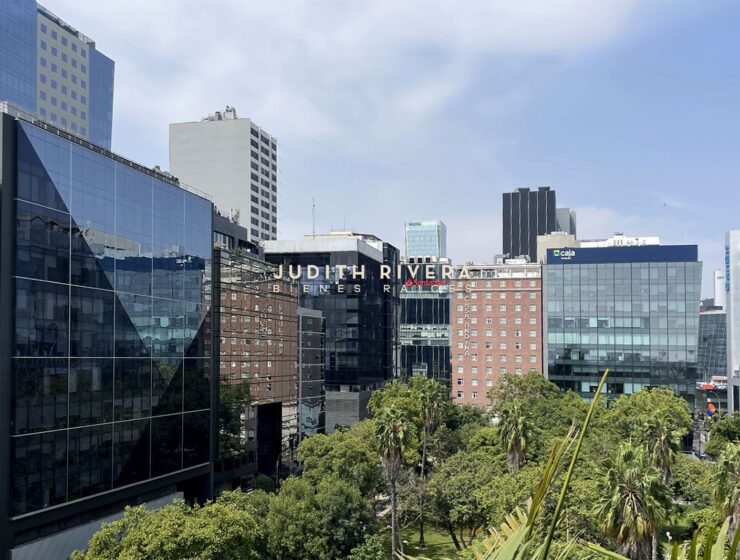Oficina gerencial con vista a los edificios corporativos, oficina en alquiler en San Isidro
